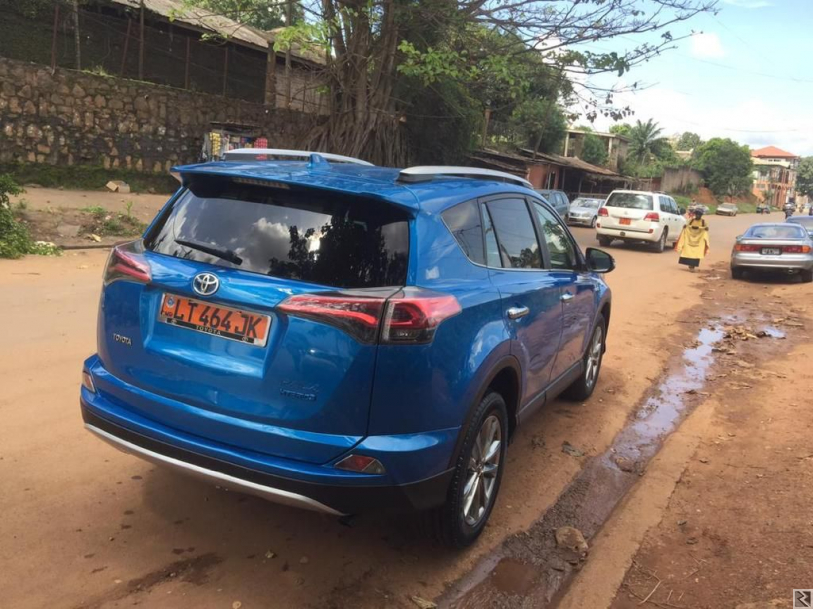 Main image of Toyota RAV4 2017 Hybrid