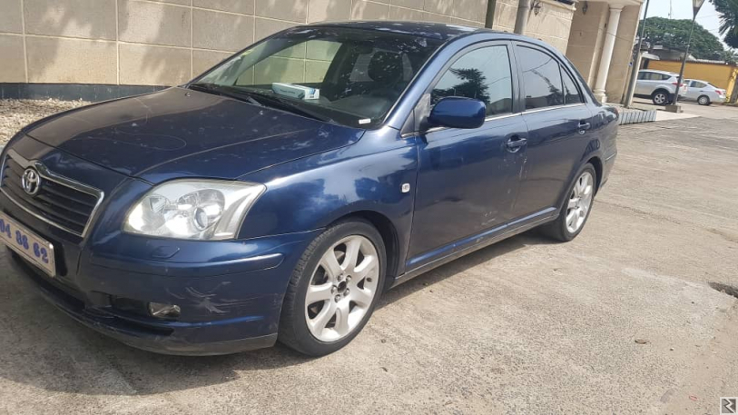 Main image of Toyota avensis Tête de cochon 2005