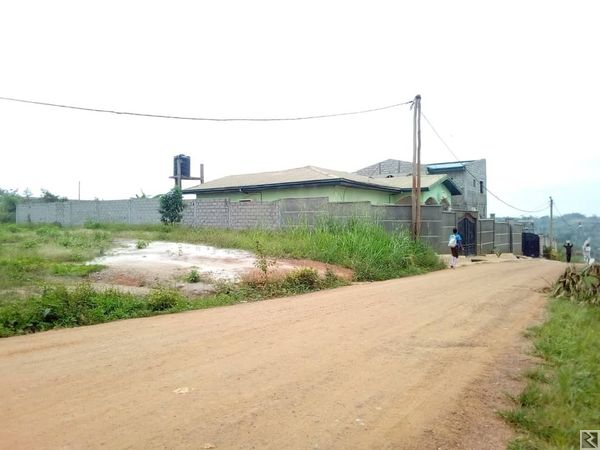 Main image of Terrain titré loti à  vendre au carrefour Nkolnda