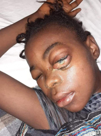 Main image of Main sur le cÅ“ur