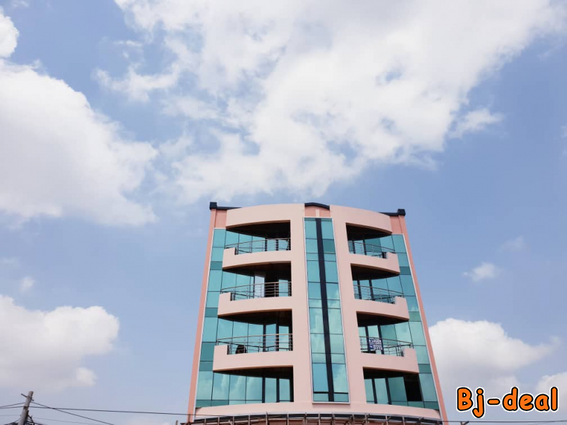 Image principale de immeuble à louer au quartier Dragage