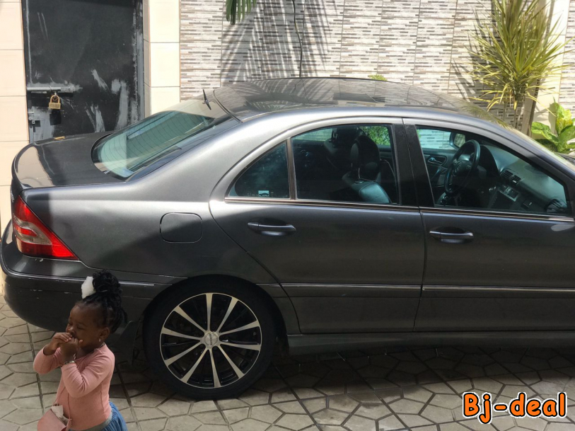 Main image of Mercedes C230 2006 impeccable