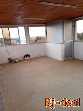 Image principale de Grand espace pour bureaux avec toilettes à Essos