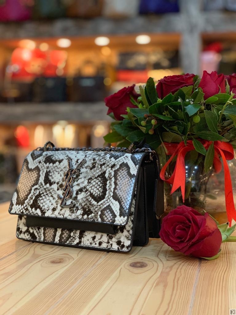 Main image of Très chic et moins chère