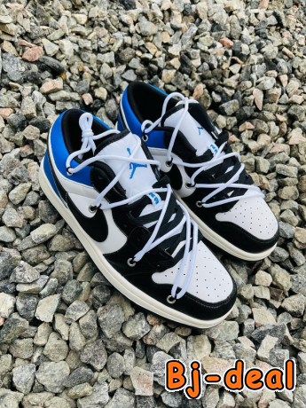 Image principale de VENTE DE TENNIS NIKE NEUVE