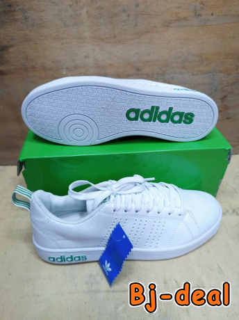 Main image of Vente des adidas standming