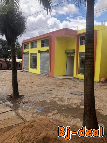 Image principale de Boutique neuve avec toilettes et terrasse à