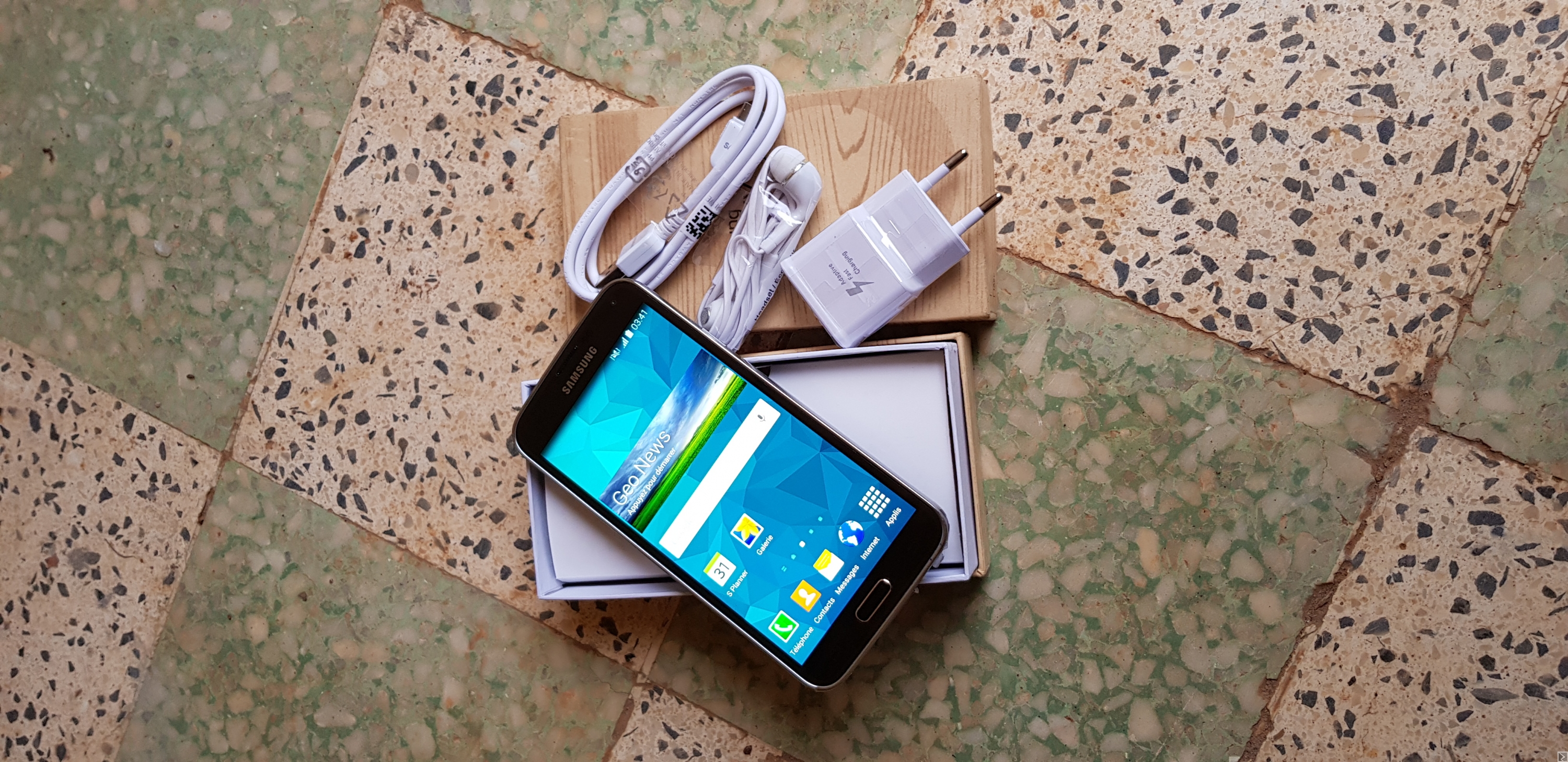 Main image of SAMSUNG Galaxy s5 neuf 32 giga de mémoire et o2 giga de mémoire