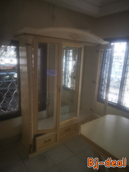 Image principale de Vitrine Louis XIV