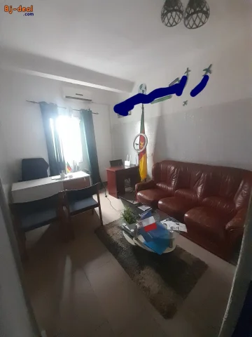 Image principale — Bureau a louer à akwa une pièce avec toilette