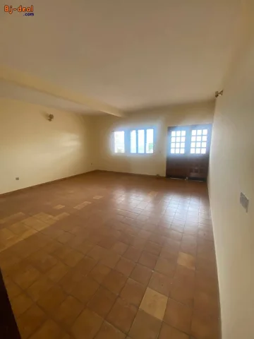 Image principale — Appartement en bordure de route pour bureaux ou habitation à Essos
