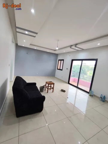 Image principale — Bel Appartement avec gardien parking forage et prépayé à Messassi