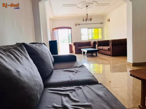 Image principale — VILLA à MBANKOLO